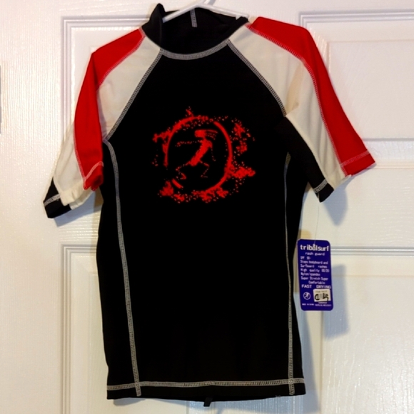Boys Red and Black Rash Guard Shirt By Sunspecs Size Large NWT - Picture 1 of 5